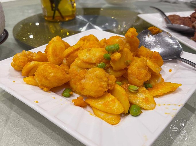 雅苑食府Shoom Restaurant-金沙年糕蝦球 Salted Egg Yolk Prawn with Rice Cake